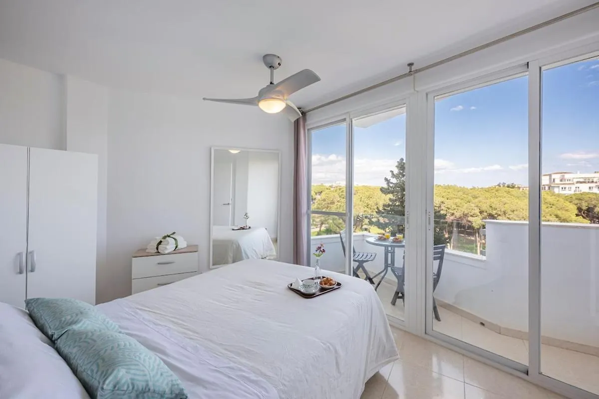 Marvellous 1 Bedroom Beachfront Flat With Parking And Pool Sitio de Calahonda 0*,  إسبانيا