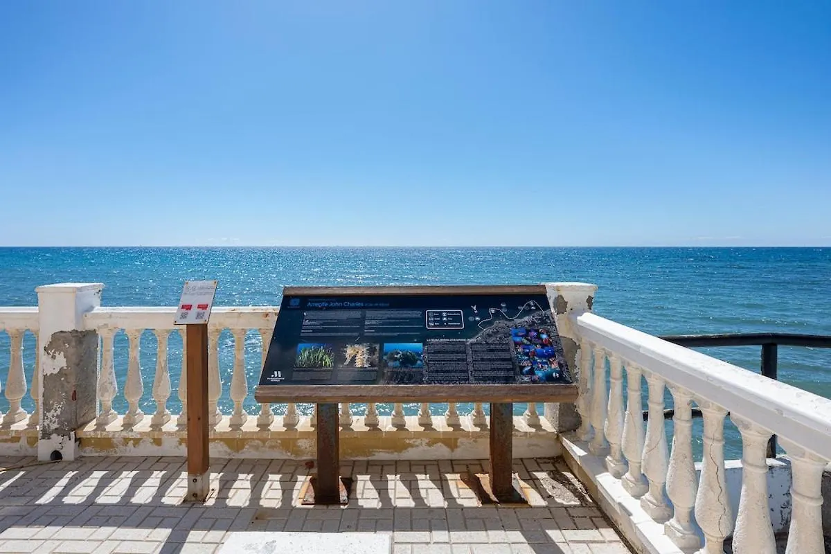 Marvellous 1 Bedroom Beachfront Flat With Parking And Pool Sitio de Calahonda 0*,  إسبانيا