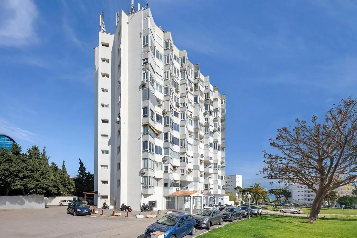 Marvellous 1 Bedroom Beachfront Flat With Parking And Pool Sitio de Calahonda شقة