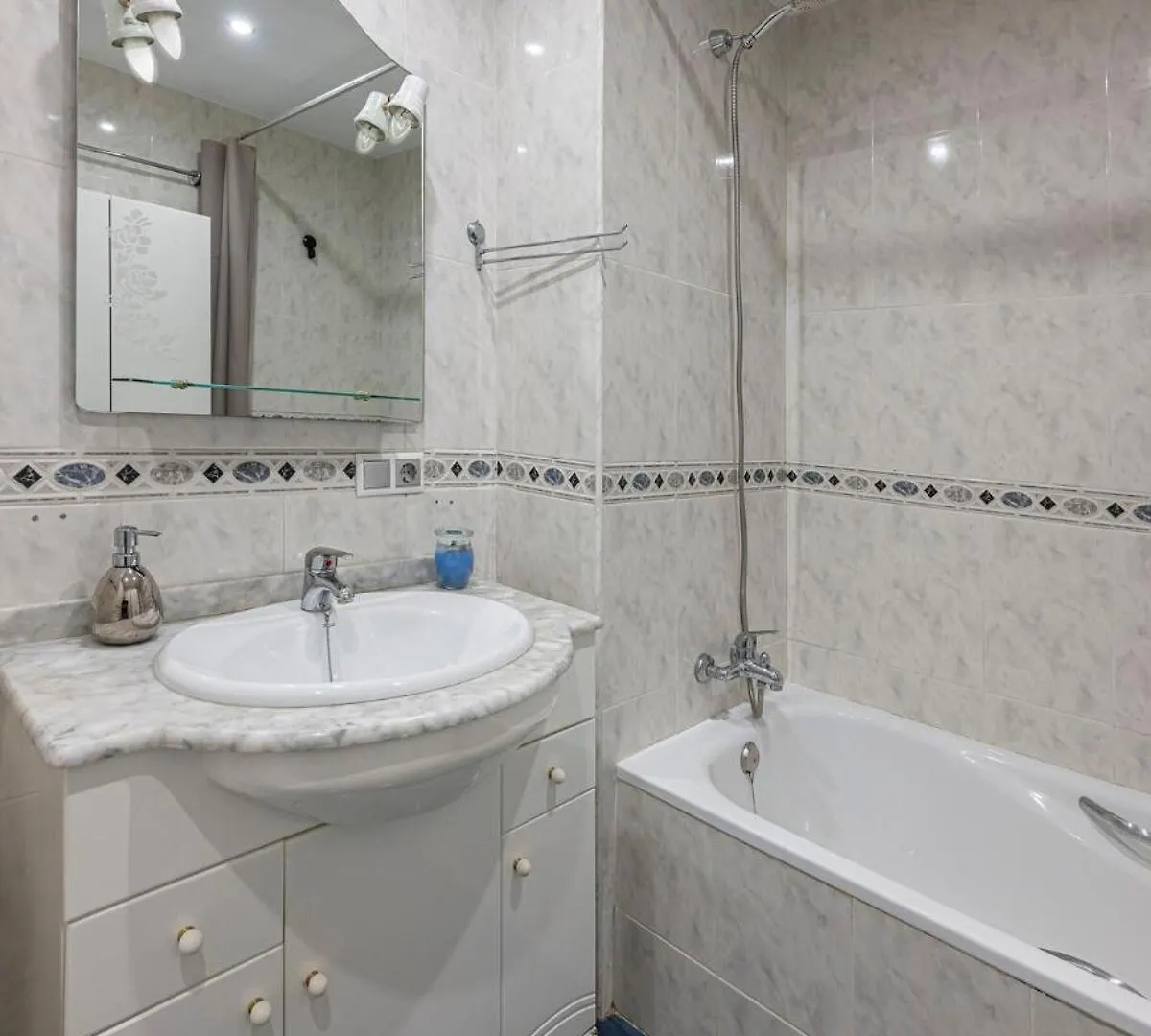 Marvellous 1 Bedroom Beachfront Flat With Parking And Pool Sitio de Calahonda