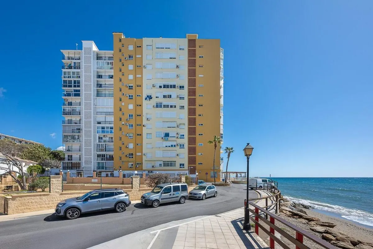 شقة Marvellous 1 Bedroom Beachfront Flat With Parking And Pool Sitio de Calahonda