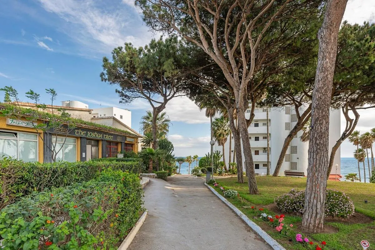 شقة Marvellous 1 Bedroom Beachfront Flat With Parking And Pool Sitio de Calahonda