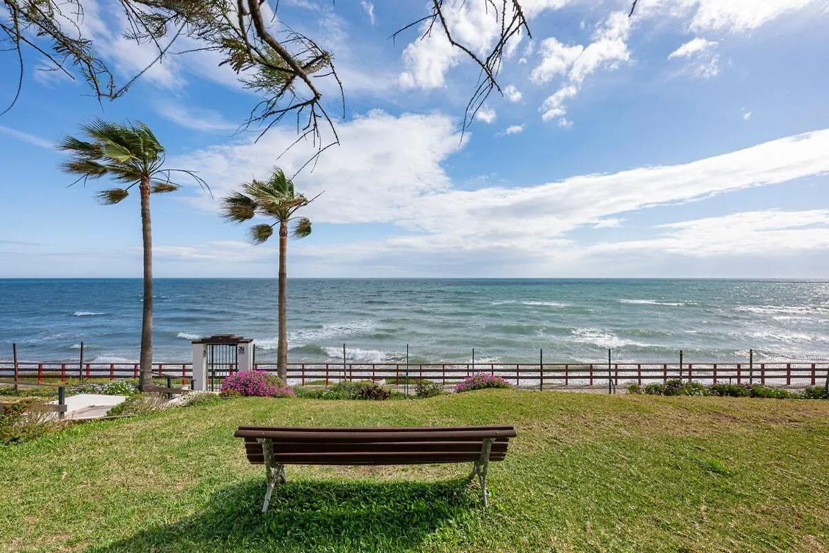 Marvellous 1 Bedroom Beachfront Flat With Parking And Pool Sitio de Calahonda إسبانيا