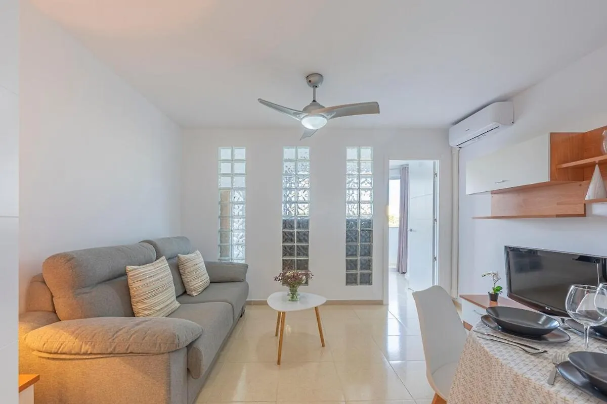 Marvellous 1 Bedroom Beachfront Flat With Parking And Pool Sitio de Calahonda 0*,  إسبانيا