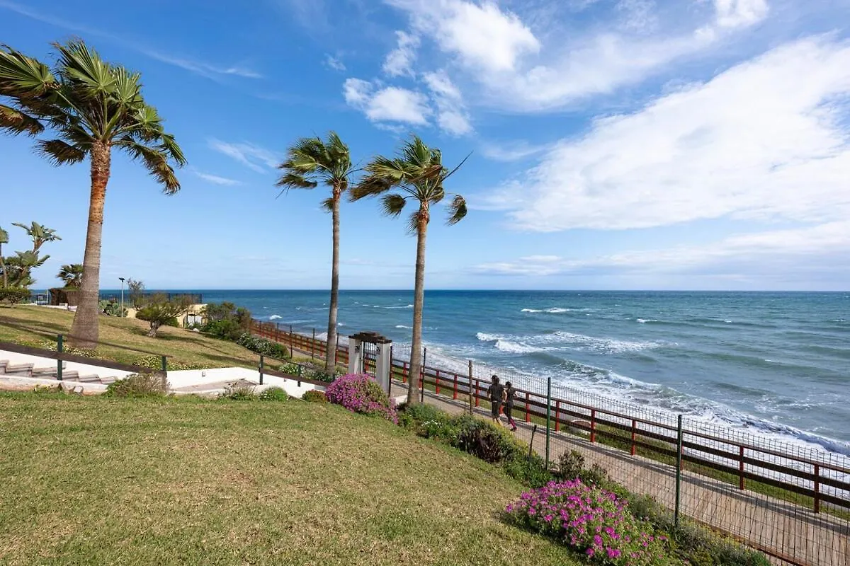 Marvellous 1 Bedroom Beachfront Flat With Parking And Pool Sitio de Calahonda إسبانيا
