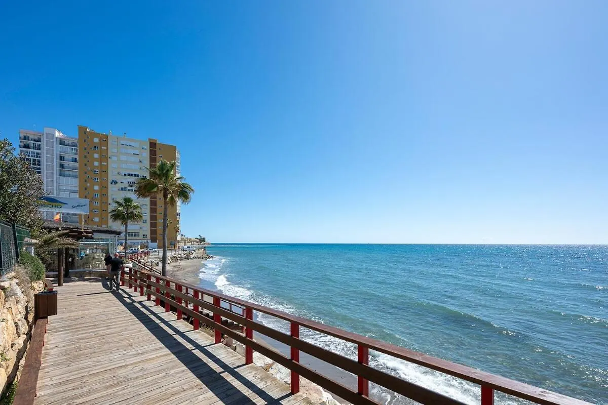 Marvellous 1 Bedroom Beachfront Flat With Parking And Pool Sitio de Calahonda 0*,  إسبانيا