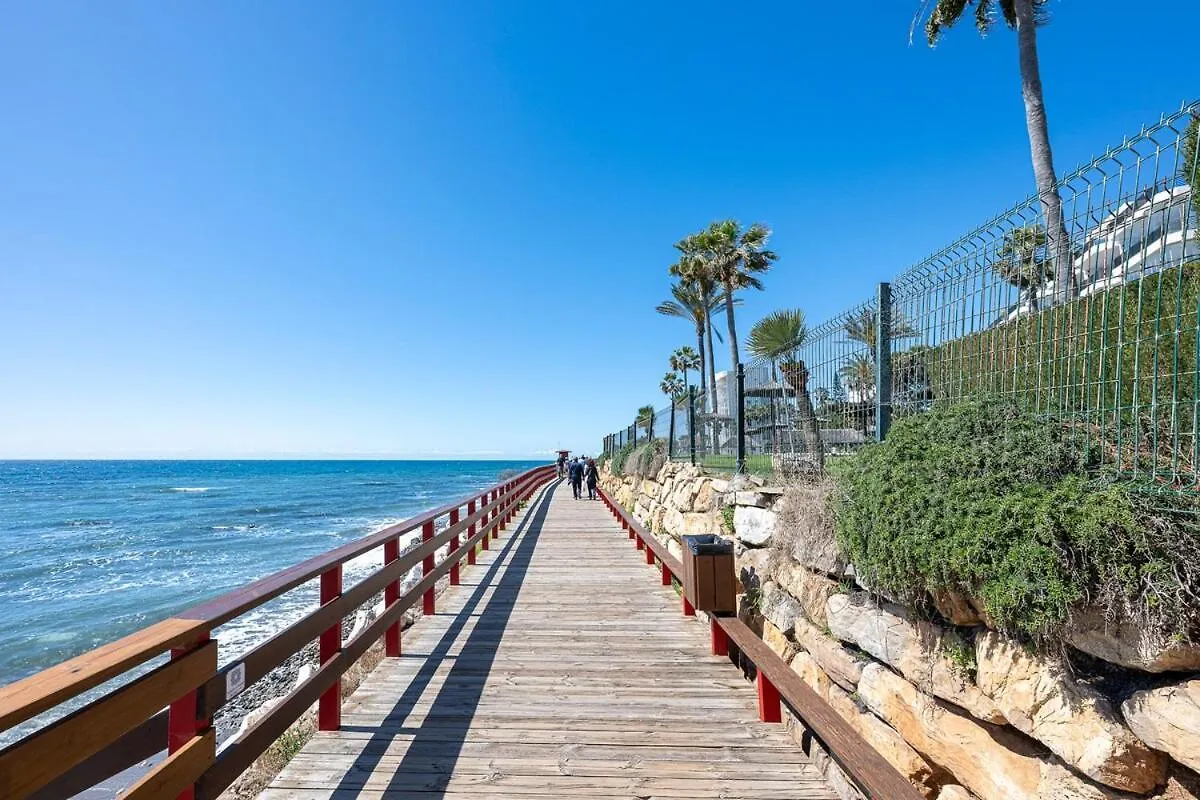 شقة Marvellous 1 Bedroom Beachfront Flat With Parking And Pool Sitio de Calahonda