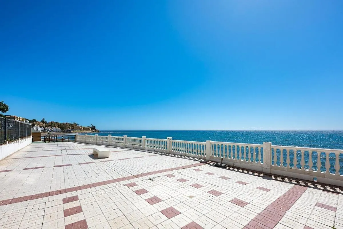 شقة Marvellous 1 Bedroom Beachfront Flat With Parking And Pool Sitio de Calahonda