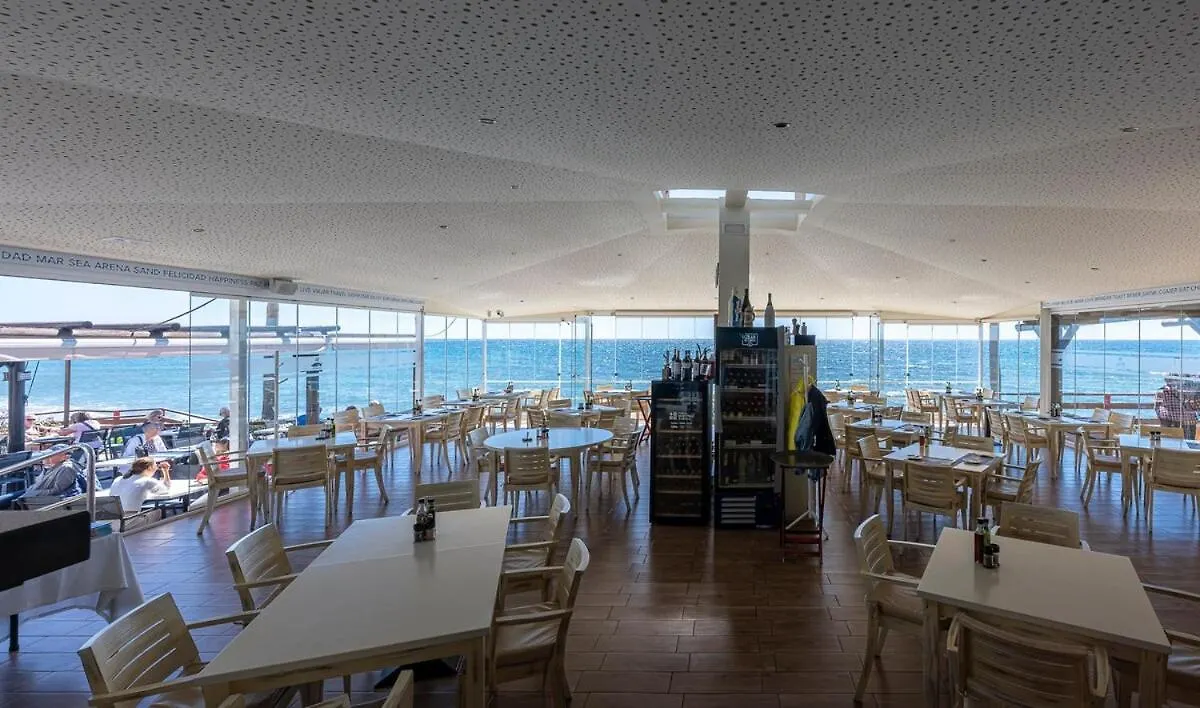 Marvellous 1 Bedroom Beachfront Flat With Parking And Pool Sitio de Calahonda شقة