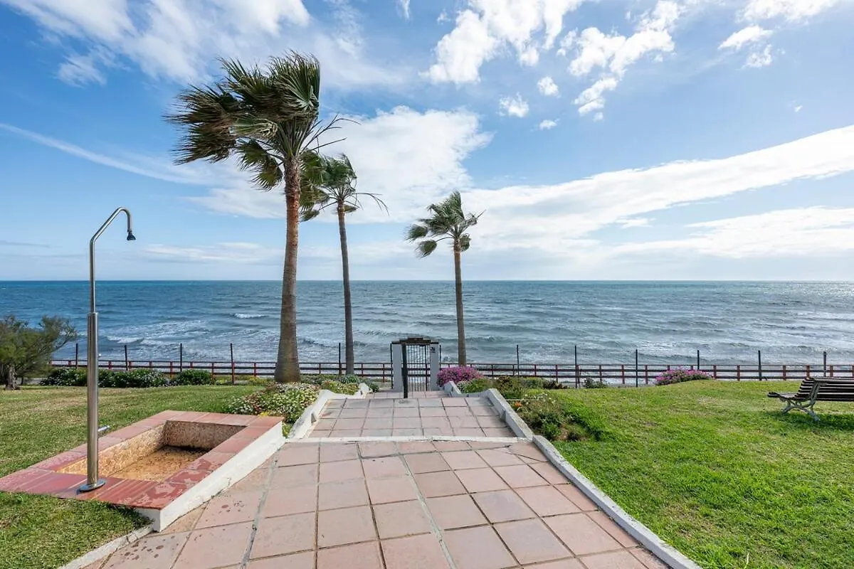 Marvellous 1 Bedroom Beachfront Flat With Parking And Pool Sitio de Calahonda
