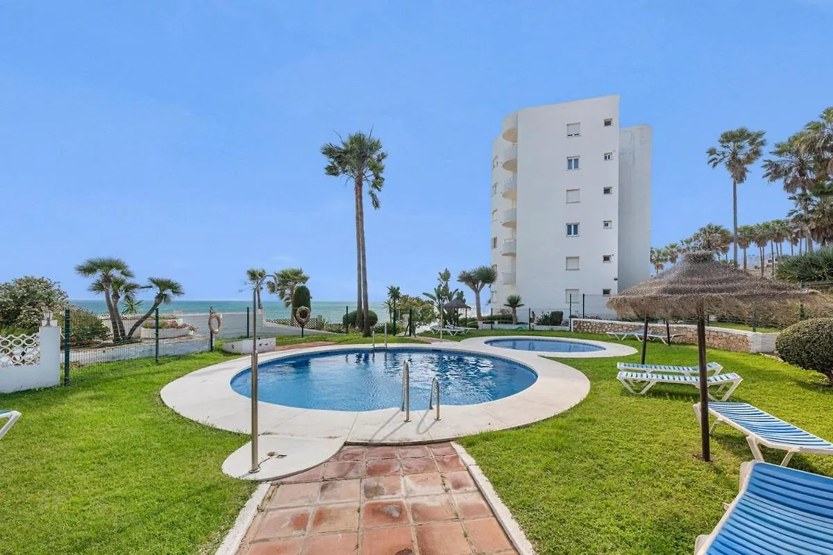 شقة Marvellous 1 Bedroom Beachfront Flat With Parking And Pool Sitio de Calahonda