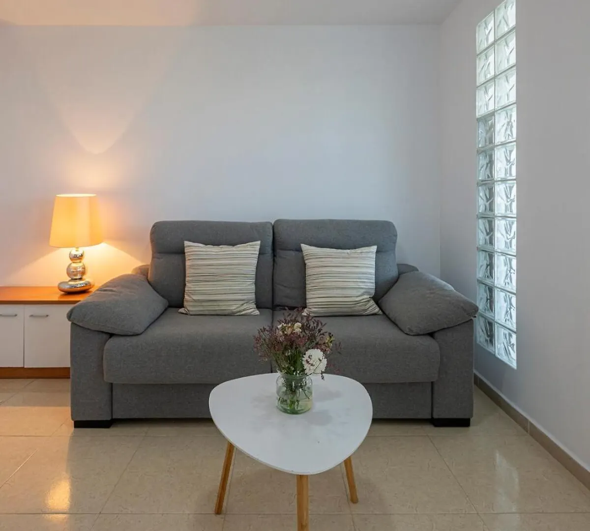 Marvellous 1 Bedroom Beachfront Flat With Parking And Pool Sitio de Calahonda شقة