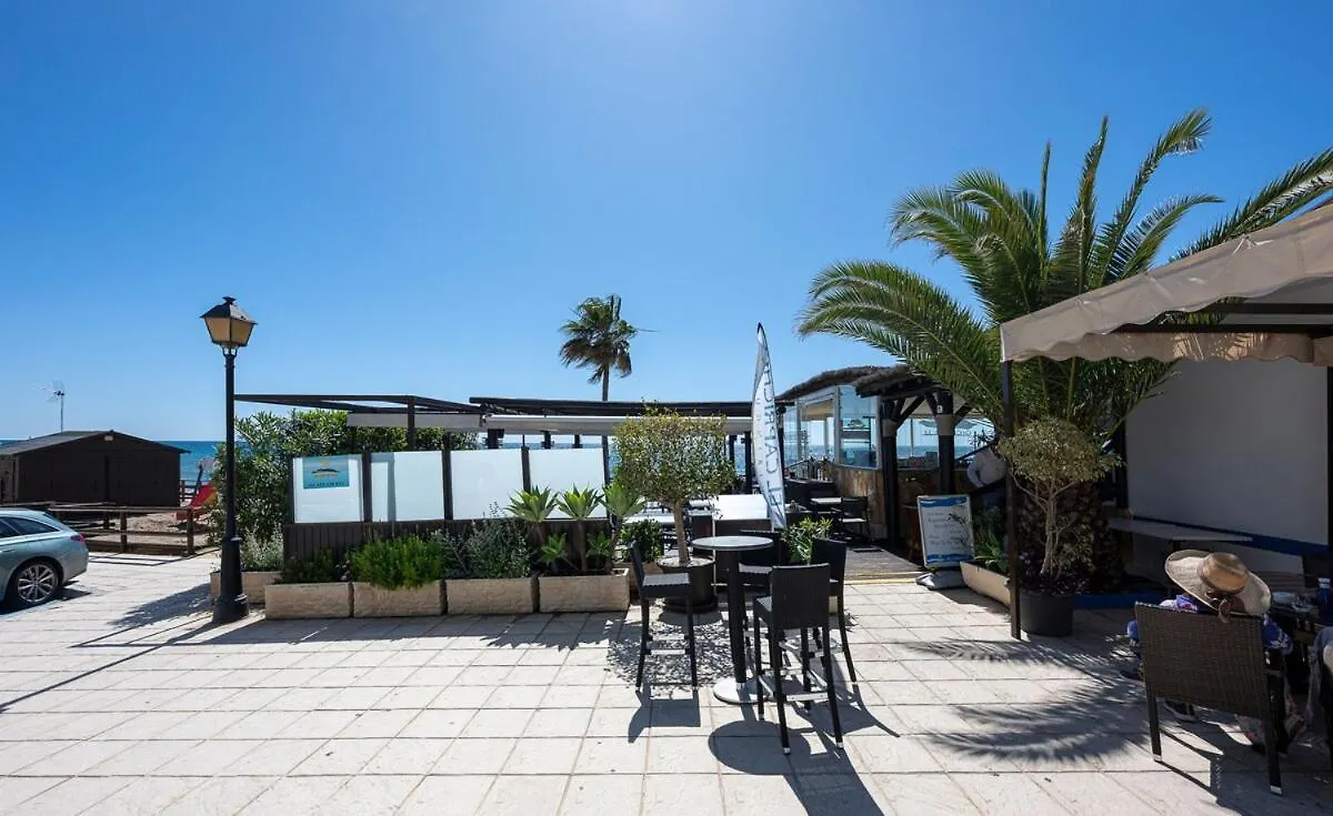 Marvellous 1 Bedroom Beachfront Flat With Parking And Pool Ситио-де-Калаонда