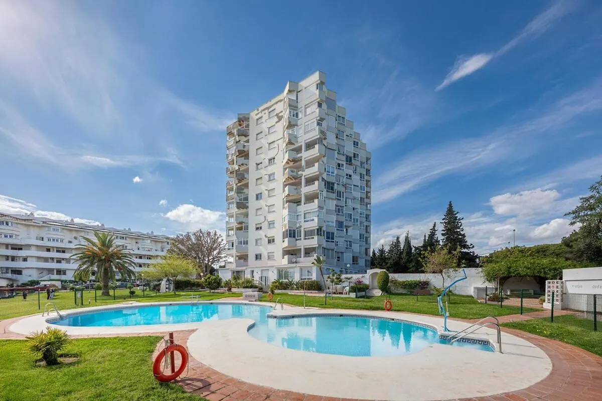 Marvellous 1 Bedroom Beachfront Flat With Parking And Pool Ситио-де-Калаонда Апартаменты